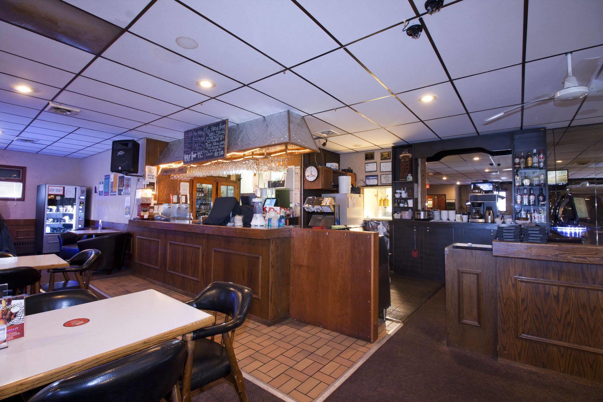 Springs Motor Inn Wainwright 外观 照片